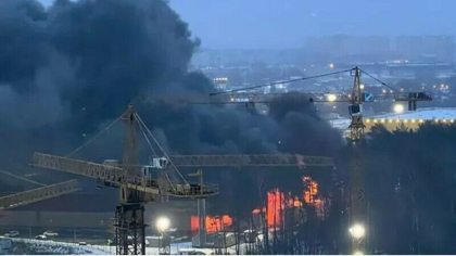 Incendiu de proportii in apropiere de Moscova. Un centru commercial a luat foc Incendiu de proportii in apropiere de Moscova. Un centru commercial a luat foc