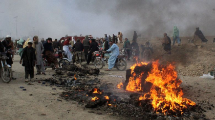 Talibanii au incercat sa taie gardul la frontiera cu Pakistanul si au deschis focul, omorand sase civili