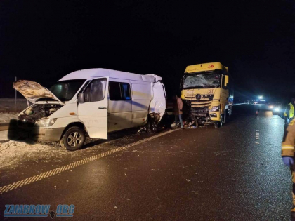 Doi morti si cinci raniti, dupa ce un camion s-a lovit cu un microbuz plin cu pasageri moldoveni, in Polonia - FOTO Doi morti si cinci raniti, dupa ce un camion s-a lovit cu un microbuz plin cu pasageri moldoveni, in Polonia - FOTO