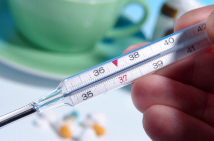 Caz socant la Ribnita. O fetita de trei ani a ajuns la spital, dupa ce a muscat un termometru cu mercur. Cum s-a intamplat totul Caz socant la Ribnita. O fetita de trei ani a ajuns la spital, dupa ce a muscat un termometru cu mercur. Cum s-a intamplat totul