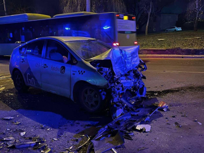 Cinci persoane, printre care doi adolescenti - transportate la spital, in urma unui accident, in capitala - FOTO