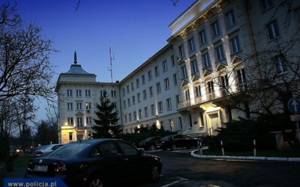 Un cadou primit de un comandant al politiei poloneze dupa o vizita in Ucraina a explodat la sediul central al politiei din Varsovia. Polonia cere explicatii Kievului
Un cadou primit de un comandant al politiei poloneze dupa o vizita in Ucraina a explodat la sediul central al politiei din Varsovia. Polonia cere explicatii Kievului