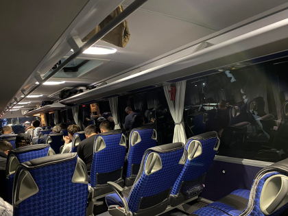 Nu le-a fost permisa intrarea in Moldova. O femeie cu trei copii - lasati in vama pentru ca aveau doar acte interne ale Ucrainei. Fost deputat: „Afara ploua, era frig si ora 06:30” Nu le-a fost permisa intrarea in Moldova. O femeie cu trei copii - lasati in vama pentru ca aveau doar acte interne ale Ucrainei. Fost deputat: „Afara ploua, era frig si ora 06:30”