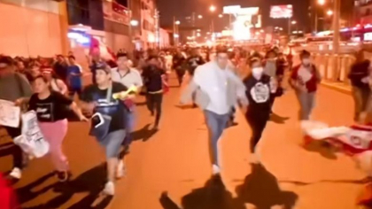 5000 de turisti, blocati in Machu Picchu din cauza protestelor puternice care au facut victime. Criza politica din Peru se adanceste - VIDEO 5000 de turisti, blocati in Machu Picchu din cauza protestelor puternice care au facut victime. Criza politica din Peru se adanceste - VIDEO