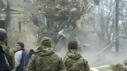 Imaginile masacrului facut de rusi in Ucraina, dupa atacurile cu rachete. Trupul neinsufletit al unui bebelus, gasit in ruine Imaginile masacrului facut de rusi in Ucraina, dupa atacurile cu rachete. Trupul neinsufletit al unui bebelus, gasit in ruine