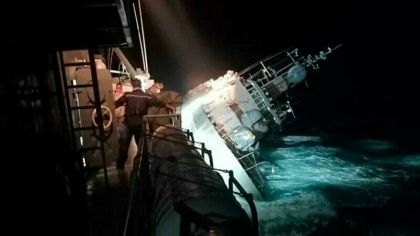 31 de marinari disparuti dupa ce o nava a naufragiat in Golful Thailandei. Este a doua zi de cautari 31 de marinari disparuti dupa ce o nava a naufragiat in Golful Thailandei. Este a doua zi de cautari