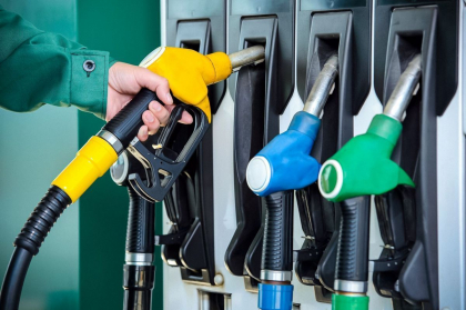 Ultima ora. Dupa mai multe saptamani de ieftiniri, motorina se scumpeste. Cat vor achita soferii pentru carburanti - FOTO