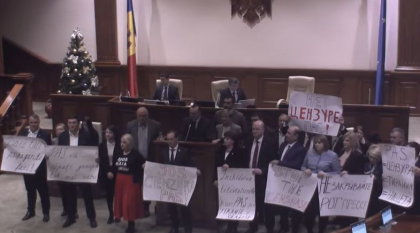 Deputatii BCS protesteaza si boicoteaza sedinta Parlamentului: „Jos cenzua PAS. Cerem dizolvarea Parlamentului si alegeri parlamentare anticipate” Deputatii BCS protesteaza si boicoteaza sedinta Parlamentului: „Jos cenzua PAS. Cerem dizolvarea Parlamentului si alegeri parlamentare anticipate”