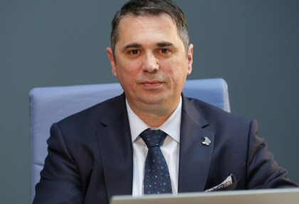 Presedintele Autoritatii pentru Digitalizarea Romaniei a fost oprit si verificat in Republica Moldova, iar masina Guvernului roman cu care circula figura ca fiind furata. Precizarile autoritatilor de la Bucuresti Presedintele Autoritatii pentru Digitalizarea Romaniei a fost oprit si verificat in Republica Moldova, iar masina Guvernului roman cu care circula figura ca fiind furata. Precizarile autoritatilor de la Bucuresti