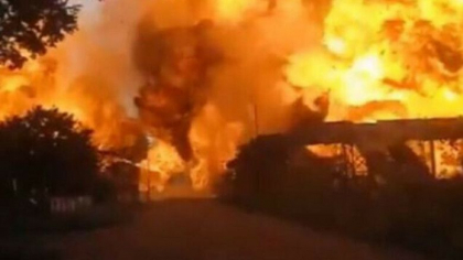 Explozie uriasa dupa ce o cisterna plina de gaz s-a lovit de un pod, langa Johannesburg, Africa de Sud . Sunt cel putin noua morti si zeci de raniti - VIDEO 
