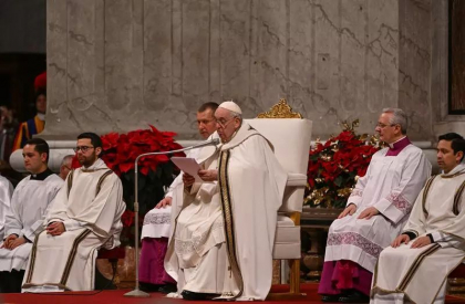 Papa Francisc denunta „o lume infometata de bani, putere si placere” in predica din ajunul Craciunului Papa Francisc denunta „o lume infometata de bani, putere si placere” in predica din ajunul Craciunului