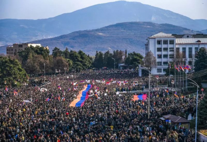  Noi tensiuni in Nagorno-Karabah. Mii de persoane protesteaza fata de blocarea coridorului Lacin - FOTO/VIDEO 