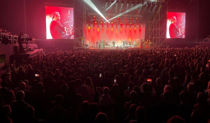 A cazut de la inaltimea de aproximativ 2,5 metri la primul concert din sala Arenei Chisinau. Un barbat - transportat la spital. In ce stare se afla acesta
