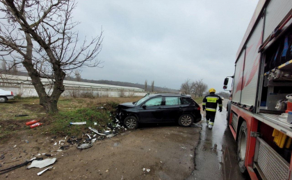 Accident la Anenii Noi. Doua masini s-au lovit puternic, iar unul din automobile a luat foc Accident la Anenii Noi. Doua masini s-au lovit puternic, iar unul din automobile a luat foc