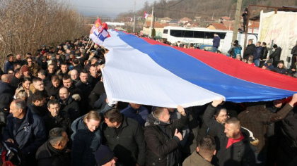 Armata sarba vrea sa desfasoare trupe la granita cu Kosovo Armata sarba vrea sa desfasoare trupe la granita cu Kosovo