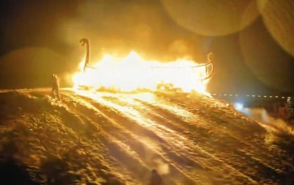 Soldatii Regimentului Azov au adus un omagiu spectaculos camarazilor cazuti in lupta - VIDEO Soldatii Regimentului Azov au adus un omagiu spectaculos camarazilor cazuti in lupta - VIDEO