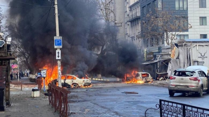 Oamenii din Herson incearca cu disperare sa fuga din oras dupa ce rusii au inceput sa bombardeze cu salbaticie de sarbatori