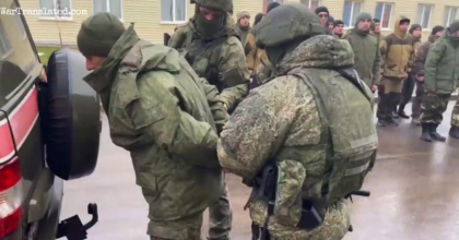 Un recrut rus a fost arestat dupa ce si-a omorat in bataie comandantul pe fondul consumului de alcool
Un recrut rus a fost arestat dupa ce si-a omorat in bataie comandantul pe fondul consumului de alcool