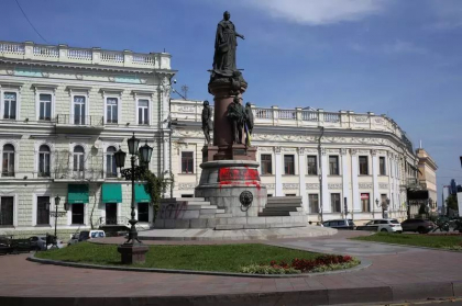 Odesa demonteaza monumentul imparatesei Ecaterina a II-a, un simbol al imperialismului rus
Odesa demonteaza monumentul imparatesei Ecaterina a II-a, un simbol al imperialismului rus