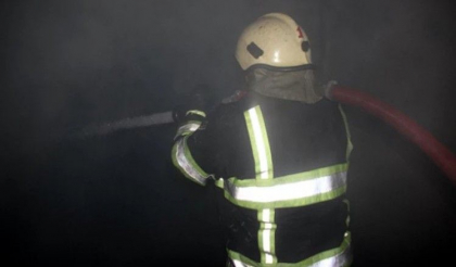 A incercat sa faca focul in soba cu benzina, dar a provocat un incendiu. O casa de locuit din Ungheni - cuprinsa de flacari, iar stapanul s-a ales cu arsuri A incercat sa faca focul in soba cu benzina, dar a provocat un incendiu. O casa de locuit din Ungheni - cuprinsa de flacari, iar stapanul s-a ales cu arsuri
