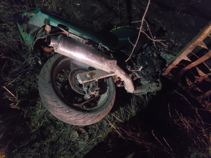 A urcat baut la ghidonul unei motociclete. Doi adolescenti - transportati de urgenta la spital, la Balti. Imagini de la locul accidentului - FOTO A urcat baut la ghidonul unei motociclete. Doi adolescenti - transportati de urgenta la spital, la Balti. Imagini de la locul accidentului - FOTO