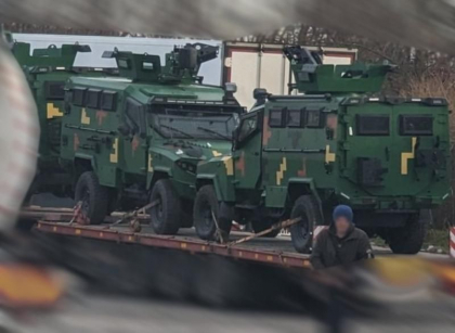 Noi speculatii dupa ce Ucraina a primit un lot de vehicule blindate dintr-o sursa necunoscuta Noi speculatii dupa ce Ucraina a primit un lot de vehicule blindate dintr-o sursa necunoscuta