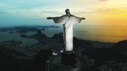 Celebra statuie Hristos Mantuitorul din Rio, luminata in culorile Braziliei in semn de omagiu pentru Pele Celebra statuie Hristos Mantuitorul din Rio, luminata in culorile Braziliei in semn de omagiu pentru Pele