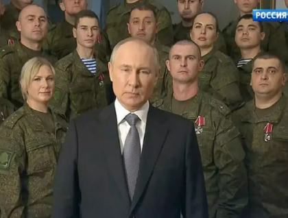 Vladimir Putin, inconjurat de militari, a rostit cel mai lung discurs de Anul Nou de cand e presedintele Rusiei Vladimir Putin, inconjurat de militari, a rostit cel mai lung discurs de Anul Nou de cand e presedintele Rusiei