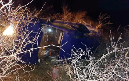 Doi copii au ajuns la spital, dupa ce masina in care se aflau s-a rasturnat, la Ialoveni. Cum s-a intamplat totul - FOTO Doi copii au ajuns la spital, dupa ce masina in care se aflau s-a rasturnat, la Ialoveni. Cum s-a intamplat totul - FOTO