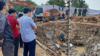 Cursa contracronometru in Vietnam pentru salvarea unui baiat cazut intr-un put extrem de ingust, dar adanc de 35 de metri Cursa contracronometru in Vietnam pentru salvarea unui baiat cazut intr-un put extrem de ingust, dar adanc de 35 de metri