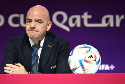 Seful FIFA, atacat pe retelele sociale. Fotografia de langa sicriul lui Pele de la care a pornit scandalul