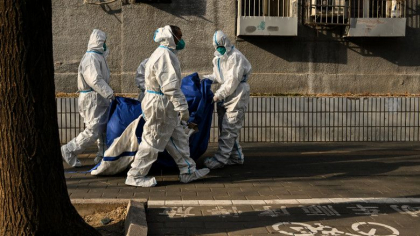 Sunt atat de multi morti de COVID in China, incat casele mortuare le dau familiilor doar 5-10 minute ca sa-i planga Sunt atat de multi morti de COVID in China, incat casele mortuare le dau familiilor doar 5-10 minute ca sa-i planga