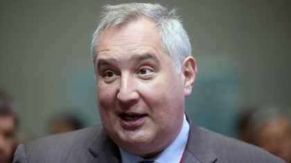 Rogozin i-a trimis lui Macron fragmentul de munitie care l-a lovit in spate: „S-a oprit la un milimetru de a ma ucide”