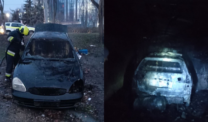 Doua masini au ars in totalitate, dupa ce au fost cuprinse de flacari, la Chisinau si Cahul - FOTO 