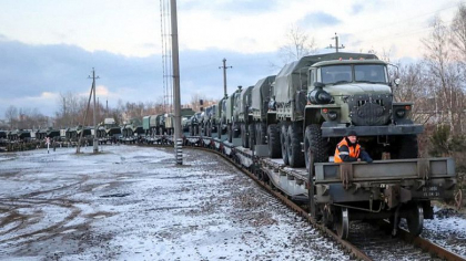 Un tren cu soldati rusi si echipamente de razboi a sosit in Belarus, iar Lukasenko a vizitat o baza militara Un tren cu soldati rusi si echipamente de razboi a sosit in Belarus, iar Lukasenko a vizitat o baza militara