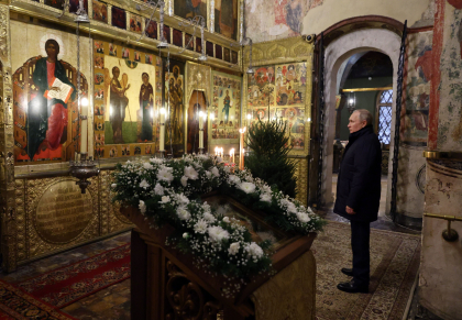 Presedintele Vladimir Putin a fost singur la slujba de Craciun de la Kremlin
Presedintele Vladimir Putin a fost singur la slujba de Craciun de la Kremlin