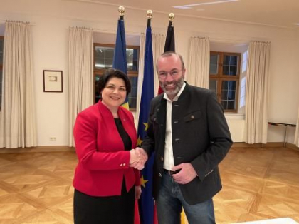Natalia Gavrilita, la intrevedere cu liderul grupului Partidului Popular European din Parlamentul European: "Continuam sa privim cu fermitate in directia unui viitor european" Natalia Gavrilita, la intrevedere cu liderul grupului Partidului Popular European din Parlamentul European: "Continuam sa privim cu fermitate in directia unui viitor european"