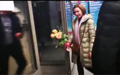 Maia Sandu a ajuns in Oradea cu un avion de linie si n-a facut nicio declaratie. Presedintele Republicii Moldova se afla in concediu, intr-o vizita particulara
