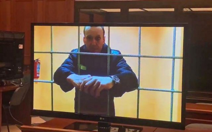 Navalnii povesteste cum a petrecut revelionul intr-o celula disciplinara: „Mi-au stricat planul de a petrece un super-revelion cu o punga de chipsuri si o conserva de saira”
Navalnii povesteste cum a petrecut revelionul intr-o celula disciplinara: „Mi-au stricat planul de a petrece un super-revelion cu o punga de chipsuri si o conserva de saira”