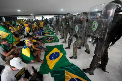 Sustinatorii lui Bolsonaro au luat cu asalt Congresul, Palatul Prezidential si Curtea Suprema din Brazilia. Fortele de securitate au recuperat controlul - VIDEO Sustinatorii lui Bolsonaro au luat cu asalt Congresul, Palatul Prezidential si Curtea Suprema din Brazilia. Fortele de securitate au recuperat controlul - VIDEO