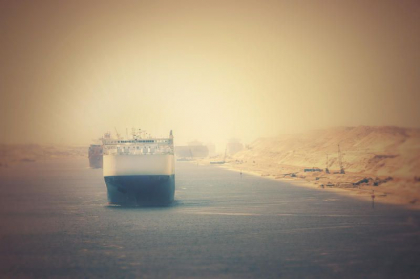 O nava cu cereale ucrainene a esuat pentru scurt timp in Canalul de Suez