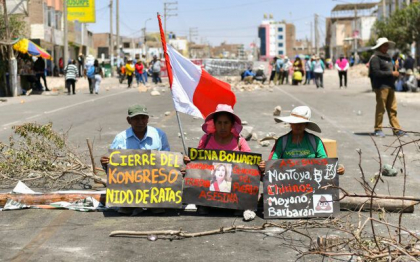 Proteste in Peru: Cel putin 12 morti in ciocnirile dintre fortele de ordine si manifestanti, care cer demisia presedintelui Dina Boluarte Proteste in Peru: Cel putin 12 morti in ciocnirile dintre fortele de ordine si manifestanti, care cer demisia presedintelui Dina Boluarte