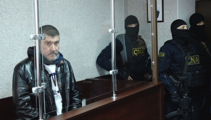 Adrian Nichifor, cel care l-a omorat cu cruzime pe fratele fostului comisar din Nisporeni, ramane dupa gratii. A incercat sa mituiasca psihologul pentru a fi amnistiat - VIDEO Adrian Nichifor, cel care l-a omorat cu cruzime pe fratele fostului comisar din Nisporeni, ramane dupa gratii. A incercat sa mituiasca psihologul pentru a fi amnistiat - VIDEO
