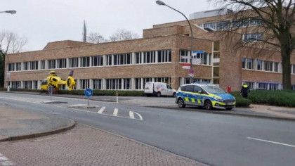 Un elev de liceu si-a omorat profesoara in clasa, apoi a sunat la Politie, in Germania Un elev de liceu si-a omorat profesoara in clasa, apoi a sunat la Politie, in Germania