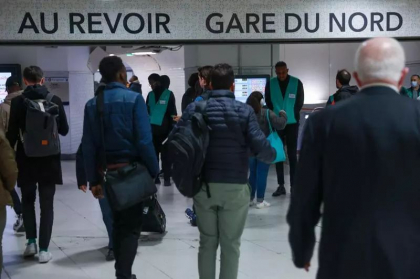 Atac cu un cutit in Gara de Nord din Paris. Un barbat a ranit mai multe persoane - VIDEO Atac cu un cutit in Gara de Nord din Paris. Un barbat a ranit mai multe persoane - VIDEO