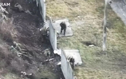 Niciun supravietuitor: Mercenarii Wagner au simtit pe pielea lor ce inseamna un atac coordonat din drona - VIDEO Niciun supravietuitor: Mercenarii Wagner au simtit pe pielea lor ce inseamna un atac coordonat din drona - VIDEO