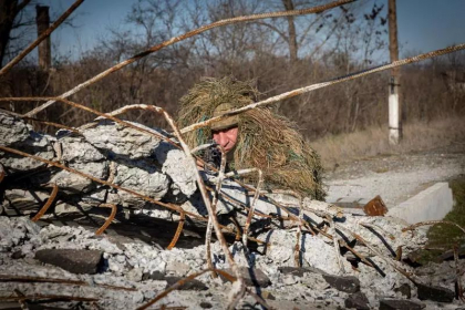 Armata ucraineana afirma ca desfasoara contraatacuri in Soledar: „Gara este a noastra. Mina este a noastra”
Armata ucraineana afirma ca desfasoara contraatacuri in Soledar: „Gara este a noastra. Mina este a noastra”