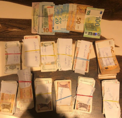 Doi barbati, printre care si un ucrainean - retinuti, dupa ce au santajat o femeie si au obligat-o sa investeasca in criptomonede
