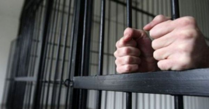 Isi va petrece urmatorii 13 ani dupa gratii, dupa ce a violat o fata de nici 14 ani. Un barbat de la Soldanesti - condamnat Isi va petrece urmatorii 13 ani dupa gratii, dupa ce a violat o fata de nici 14 ani. Un barbat de la Soldanesti - condamnat