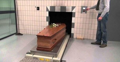 Socant. Un medic din Italia este convins ca un moldovean a fost incinerat din greseala in locul mamei sale. Ce a facut acesta Socant. Un medic din Italia este convins ca un moldovean a fost incinerat din greseala in locul mamei sale. Ce a facut acesta